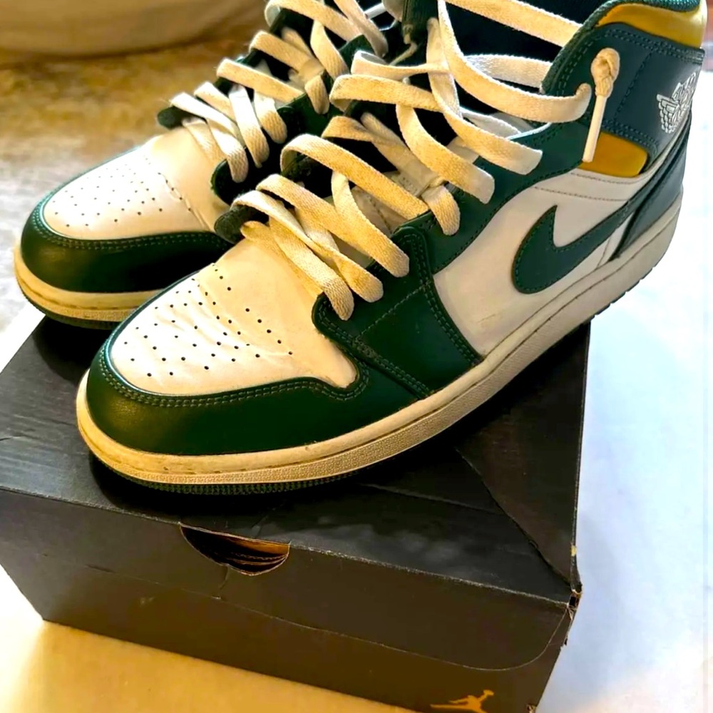Air Jordan mid 1 green